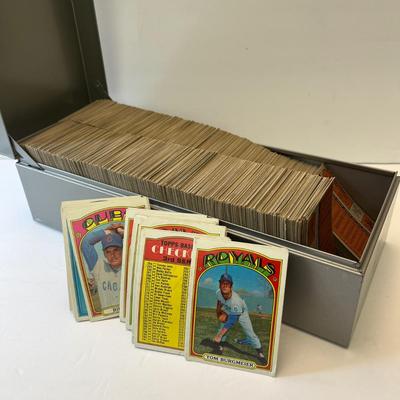 LOT 61: Set Builder - 1972 Topps Baseball Cards