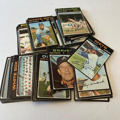 LOT 62: Set Builder - 1971 Topps Baseball Cards