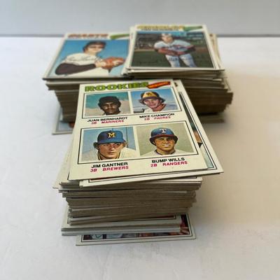 LOT 63: Set Builder - 1977 Topps Baseball Cards
