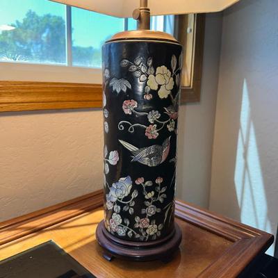 2 ASIAN PORCELAIN BASE LAMPS AND A 2 TIER SOFA TABLE