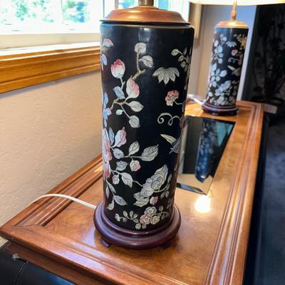 2 ASIAN PORCELAIN BASE LAMPS AND A 2 TIER SOFA TABLE