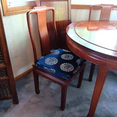 GORGEOUS SOLID WOOD DINING TABLE W/2 CAPTAIN AND 4 ARMLESS CHAIRS PLUS 2 LEAVES