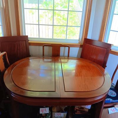 GORGEOUS SOLID WOOD DINING TABLE W/2 CAPTAIN AND 4 ARMLESS CHAIRS PLUS 2 LEAVES