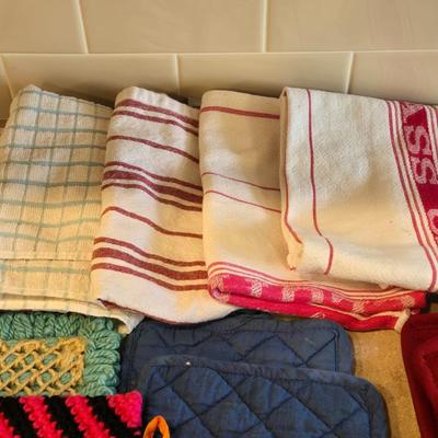 Kitchen Towels and Pot Holders