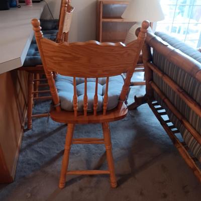 LIKE NEW 4 OAK SWIVEL BAR STOOLS