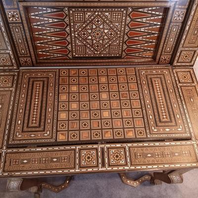 BREATHTAKING SYRIAN DETAILED INLAID MOTHER OF PEARL FOLD OUT GAME TABLE
