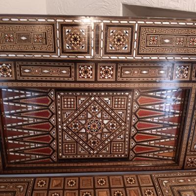 BREATHTAKING SYRIAN DETAILED INLAID MOTHER OF PEARL FOLD OUT GAME TABLE