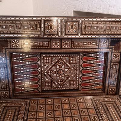 BREATHTAKING SYRIAN DETAILED INLAID MOTHER OF PEARL FOLD OUT GAME TABLE