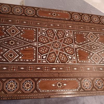 BREATHTAKING SYRIAN DETAILED INLAID MOTHER OF PEARL FOLD OUT GAME TABLE