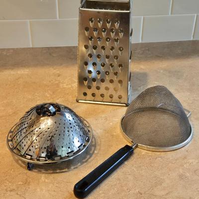 Mixed Kitchen Items