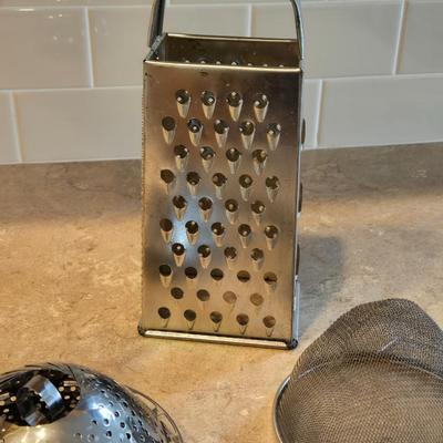 Mixed Kitchen Items
