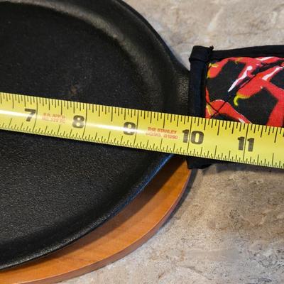 Skillet with Wood Trivet
