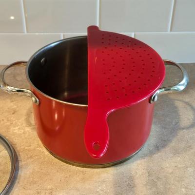 The Main Ingredient Pot with Strainer & Lid