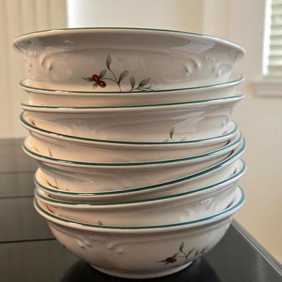PFALTZGRAFF Winterberry Holiday Dish Set