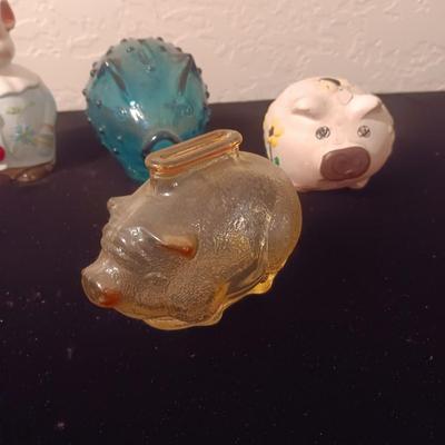 PIG SHAKERS, BANKS AND FIGURES