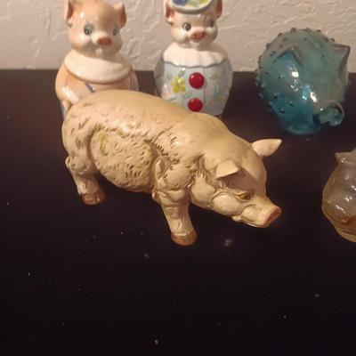 PIG SHAKERS, BANKS AND FIGURES