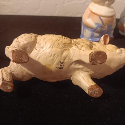 PIG SHAKERS, BANKS AND FIGURES
