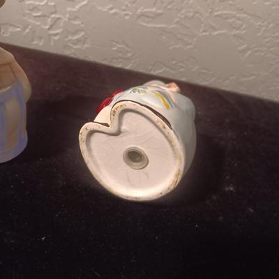 PIG SHAKERS, BANKS AND FIGURES
