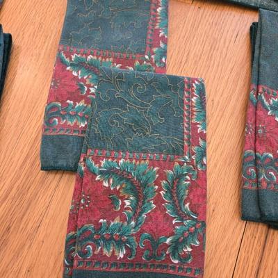 Green & Red Tablecloth & Napkins