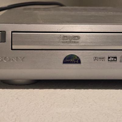 Sony Compact AV System DAV-S300 DVD, CD Surround Sound