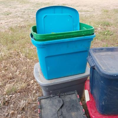 PLASTIC CONTAINERS WITH LIDS