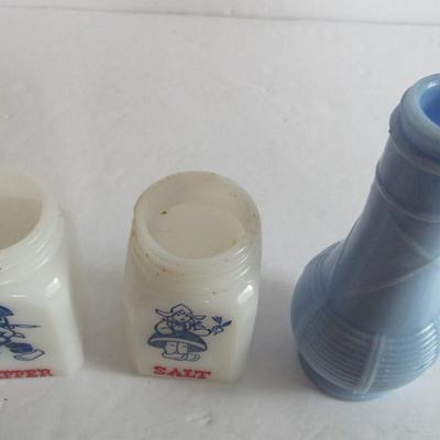 Lot of Vintage Shakers