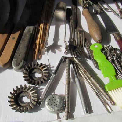 Lot of Misc Antique/Vintage Kitchenware Gadgets and Working Vintage Iron