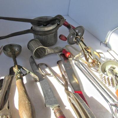 Lot of Misc Antique/Vintage Kitchenware Gadgets and Working Vintage Iron