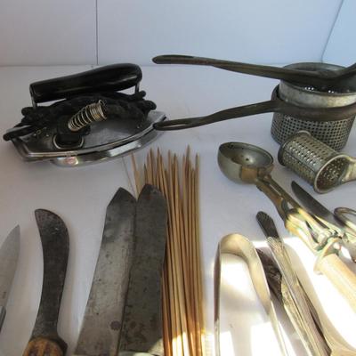 Lot of Misc Antique/Vintage Kitchenware Gadgets and Working Vintage Iron