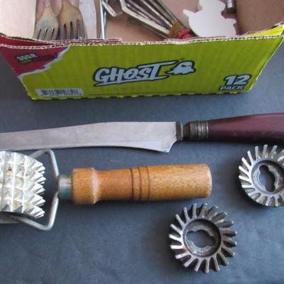 Lot of Misc Antique/Vintage Kitchenware Gadgets and Working Vintage Iron