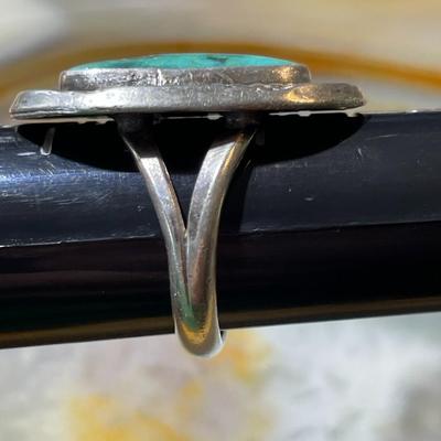 Vintage Native American Dainty Sterling Silver Turquoise Ring Size 6-1/4 in Good Preowned Condition.