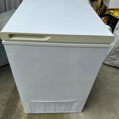 331 GE 5 Cubic Feet Chest Freezer