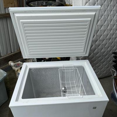 331 GE 5 Cubic Feet Chest Freezer