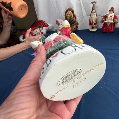 Assorted santas & decor