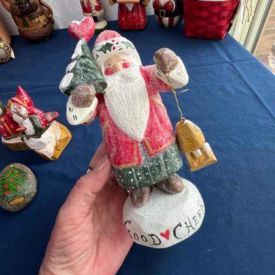 Assorted santas & decor