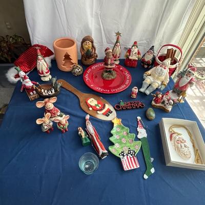 Assorted santas & decor