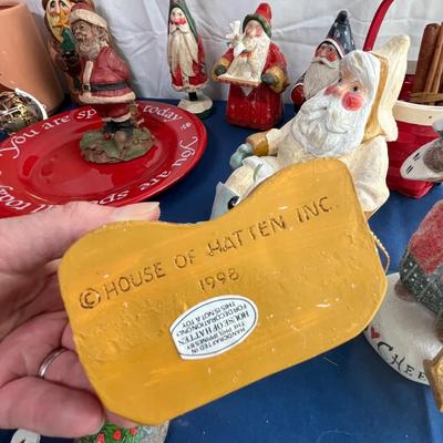 Assorted santas & decor