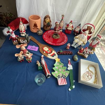 Assorted santas & decor
