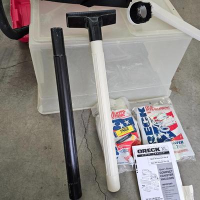 Oreck XL Vacuum & Accessories (G-JS)