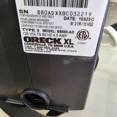 Oreck XL Vacuum & Accessories (G-JS)