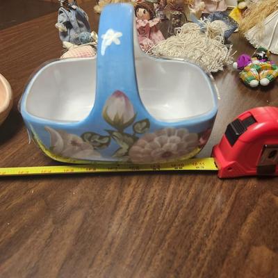 Home Decor lot, Country farmhouse, Ceramic the baskets and dolls