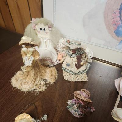 Home Decor lot, Country farmhouse, Ceramic the baskets and dolls