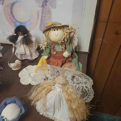 Home Decor lot, Country farmhouse, Ceramic the baskets and dolls