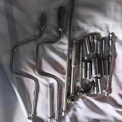 WRENCHES AND SOCKET