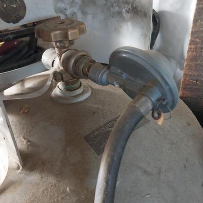 LARGE PROPANE TANK WITH HOSE AND HEATER