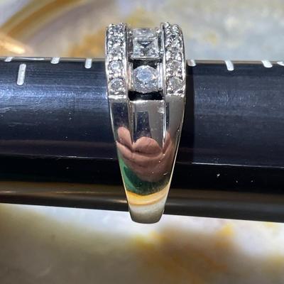 (Ring #10) Sterling Silver .925 Fashion Ring Size 8 in VG Never Worn Condition.