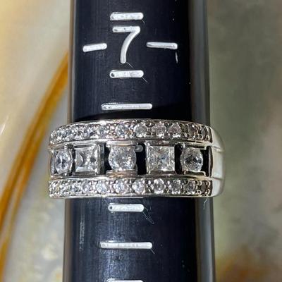 (Ring #10) Sterling Silver .925 Fashion Ring Size 8 in VG Never Worn Condition.