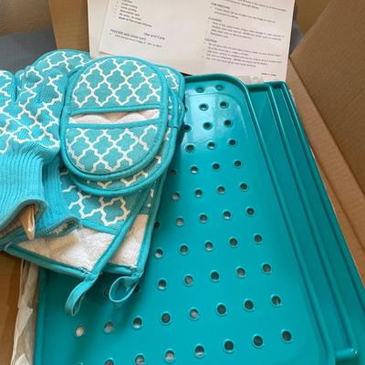 Oven mitts and silicone baking board set