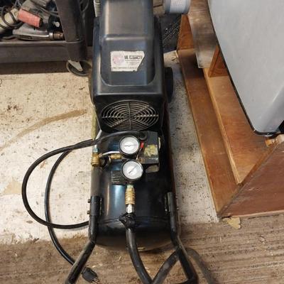 10 GALLON AIR COMPRESSOR WITH HOSE