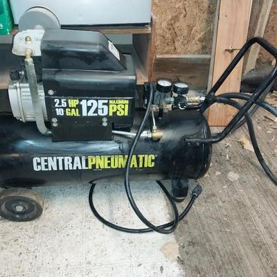 10 GALLON AIR COMPRESSOR WITH HOSE